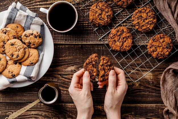 vue de dessus biscuits frais cuits au four