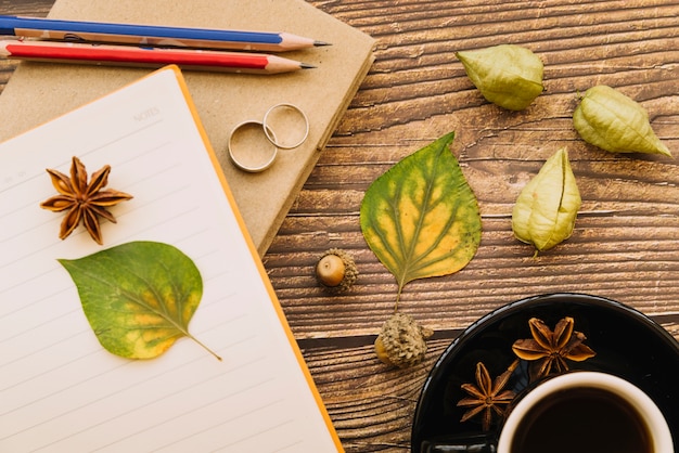 Vue de dessus bureau automne