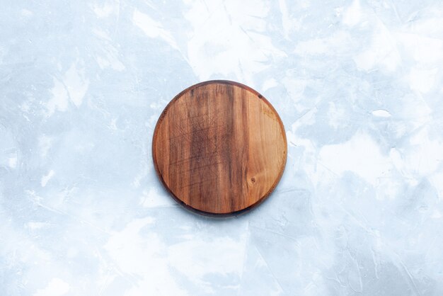 Vue de dessus bureau brun rond en bois de forme sur le fond clair bureau photo couleur bois en bois