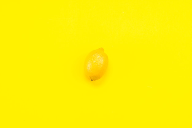 Vue de dessus d&#39;un citron juteux exotique