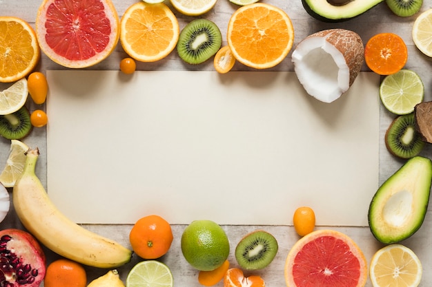 Vue de dessus collection de fruits exotiques sur la table