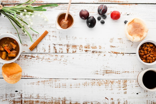 Vue de dessus collection de menu du petit déjeuner avec fond