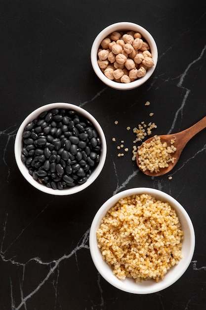 Photo gratuite vue de dessus composition de repas riche en protéines