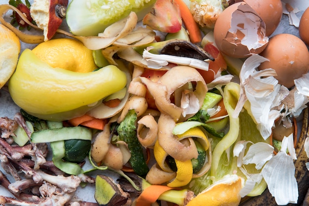 Vue de dessus sur le concept de cuisson des déchets