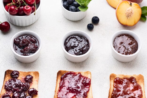 Vue de dessus confiture de fruits délicieux