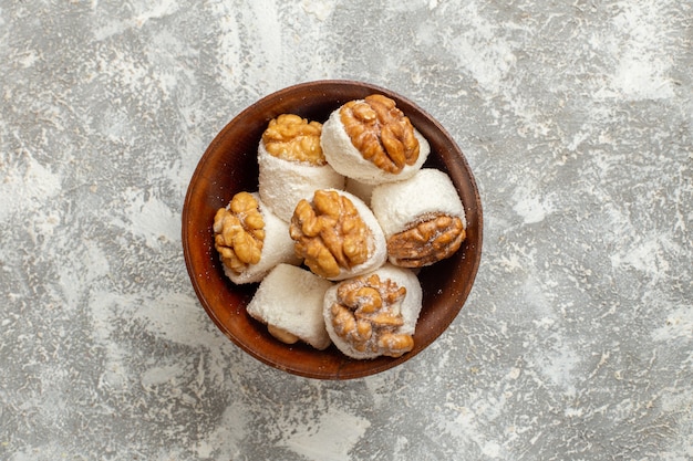 Vue De Dessus Confitures De Noix Bonbons Sucrés Sur Fond Blanc