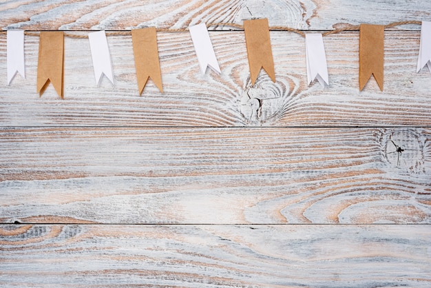 Vue de dessus de corde sur table en bois