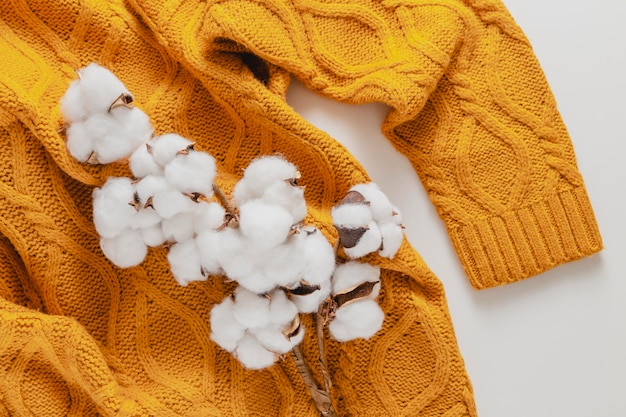 Vue de dessus en coton sur le pull