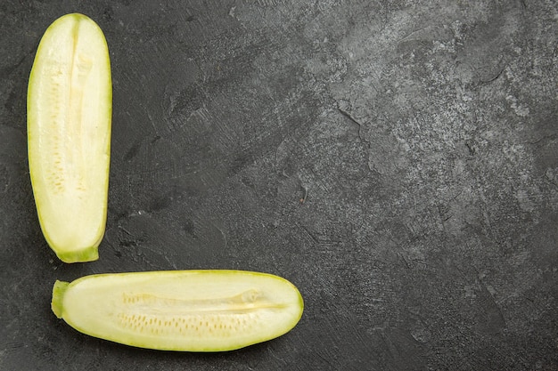 Vue De Dessus Des Courges Fraîches Tranchées Sur La Surface Grise