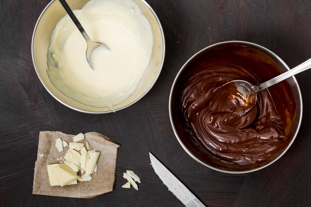 Vue de dessus de la crème au chocolat