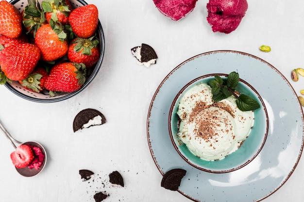 Photo gratuite vue de dessus crème glacée aux fruits