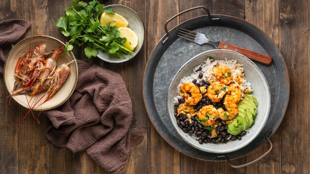 Vue de dessus de la cuisine brésilienne sur assiette