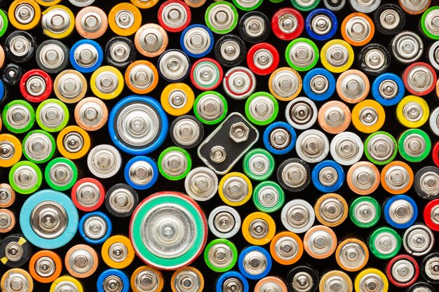 Vue de dessus des déchets de pollution de la batterie