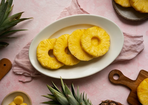 Vue de dessus délicieuse nature morte d'ananas