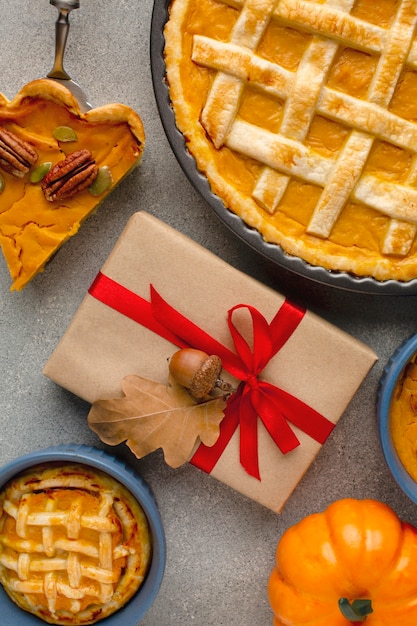 Vue de dessus de la délicieuse tarte à la citrouille de Thanksgiving