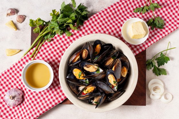 Vue de dessus de délicieuses coquilles de moules