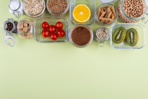 Photo gratuite vue de dessus de délicieux aliments en conserve