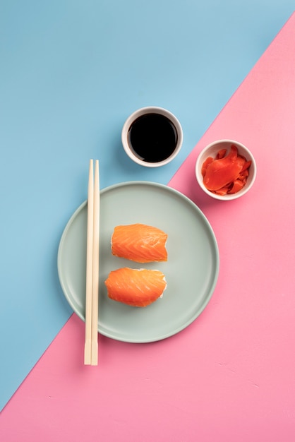 Vue de dessus délicieux arrangement de sushi