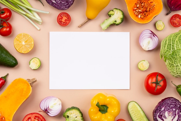 Vue de dessus de délicieux arrangements de légumes