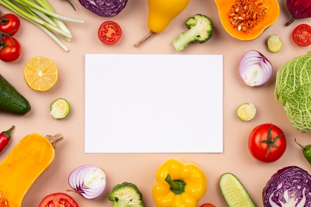 Vue de dessus de délicieux arrangements de légumes