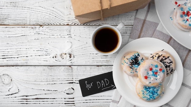 Photo gratuite vue de dessus de délicieux beignets sur la table