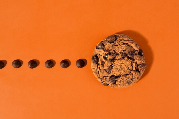 Vue de dessus de délicieux biscuits aux pépites de chocolat