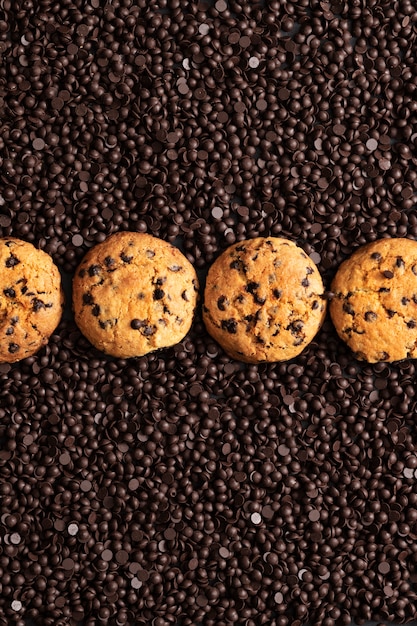 Vue de dessus de délicieux biscuits aux pépites de chocolat