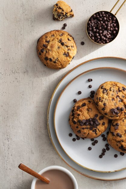 Vue de dessus de délicieux biscuits aux pépites de chocolat