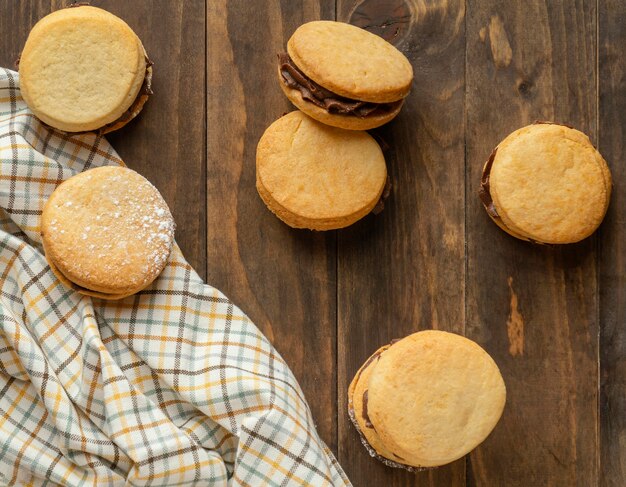 Vue de dessus de délicieux biscuits à la crème