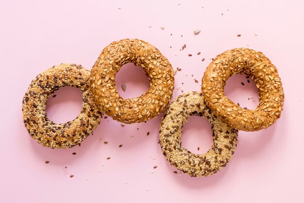 Vue de dessus de délicieux bretzels