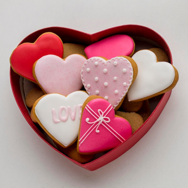 Photo gratuite vue de dessus de délicieux cookies de la saint-valentin