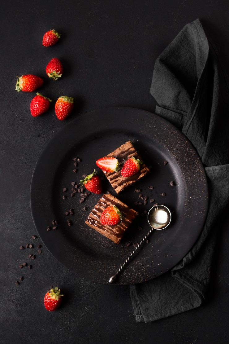 Photo gratuit vue de dessus délicieux dessert aux fraises