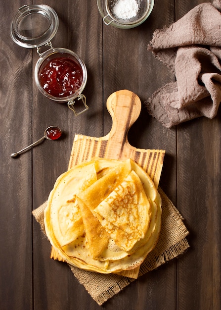 Vue de dessus de délicieux dessert crêpe d'hiver