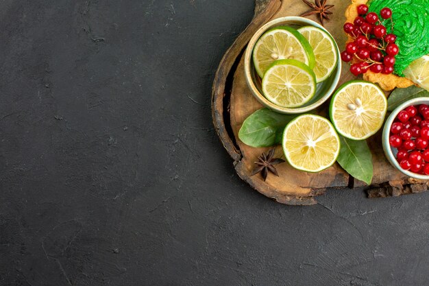 Vue de dessus délicieux gâteau crémeux aux fruits