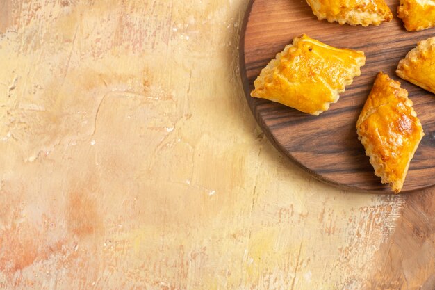 Vue De Dessus De Délicieux Gâteaux Aux Noix Sur Une Surface En Bois