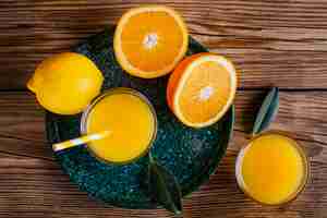 Photo gratuite vue de dessus délicieux jus naturel d'orange et de citron