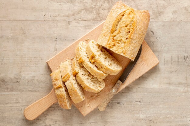 Vue de dessus délicieux pain en tranches