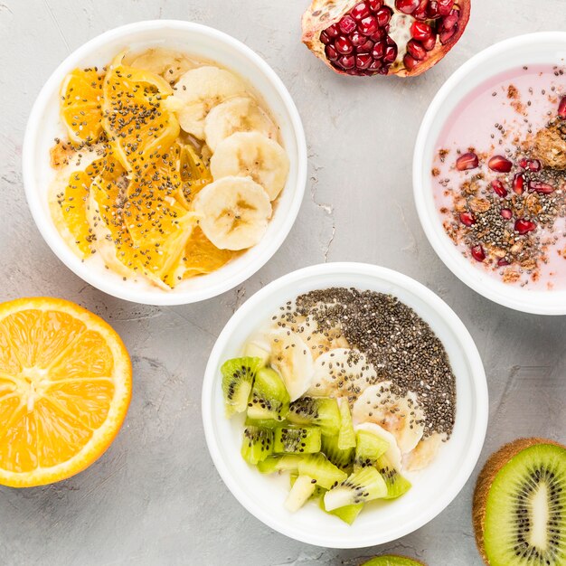 Vue de dessus délicieux petit déjeuner fait maison sur la table