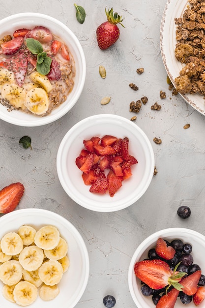 Vue de dessus délicieux petit déjeuner prêt à être servi