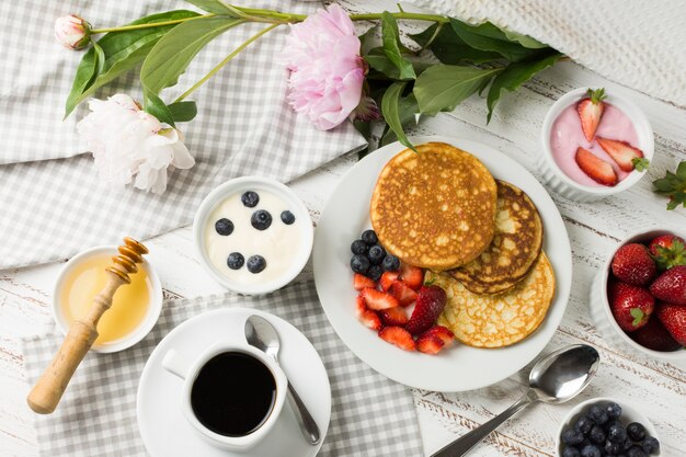 Vue de dessus délicieux petit déjeuner