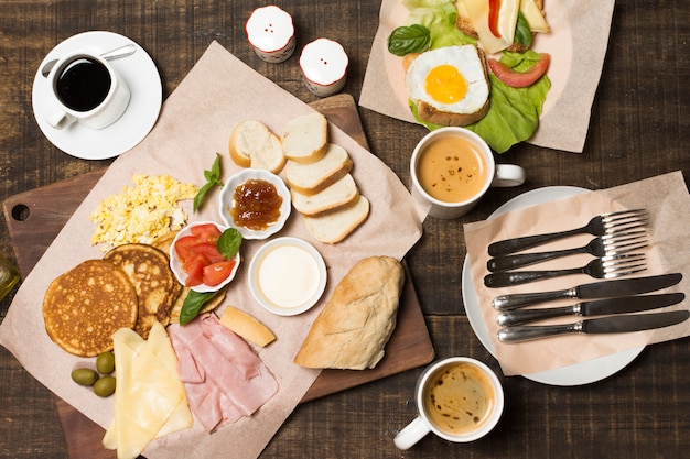 Photo gratuite vue de dessus délicieux petit déjeuner