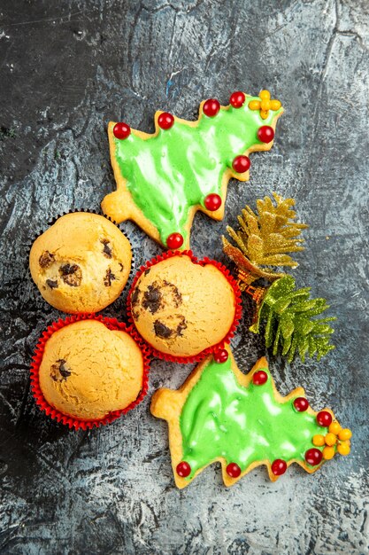 Vue de dessus de délicieux petits gâteaux