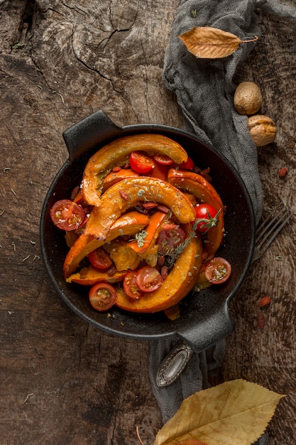 Photo gratuite vue de dessus délicieux repas de citrouille