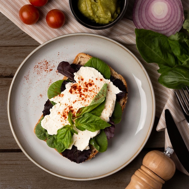 Photo gratuite vue de dessus délicieux sandwich aux légumes