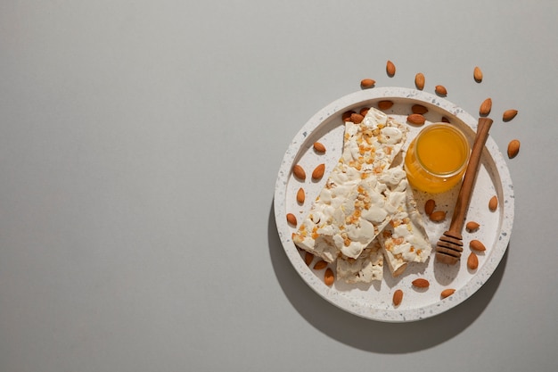 Vue de dessus sur le dessert au turron