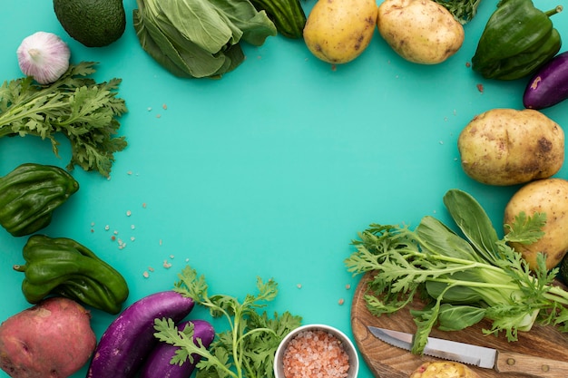 Vue de dessus du cadre d'assortiment de légumes