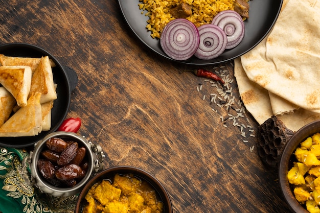 Vue de dessus du cadre de la cuisine indienne avec copie-espace