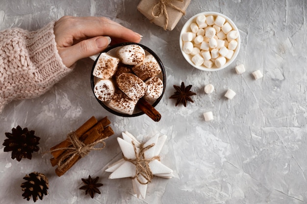 Photo gratuite vue de dessus du concept de chocolat chaud