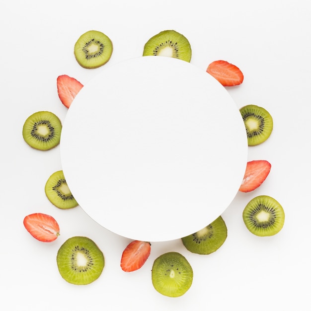 Photo gratuite vue de dessus du concept de fruits avec espace copie