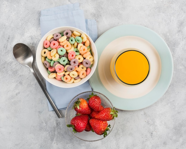 Photo gratuite vue de dessus du concept de petit déjeuner aux céréales